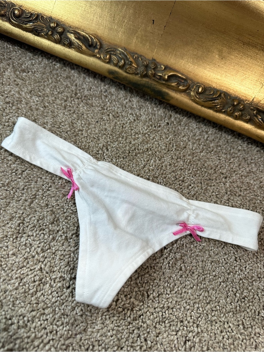 New Pink Victoria's Secret 2010 Low Rise Thong Size XS White Pink Bows